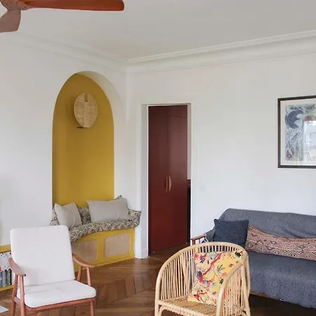 Bright With Balcony Apartamento